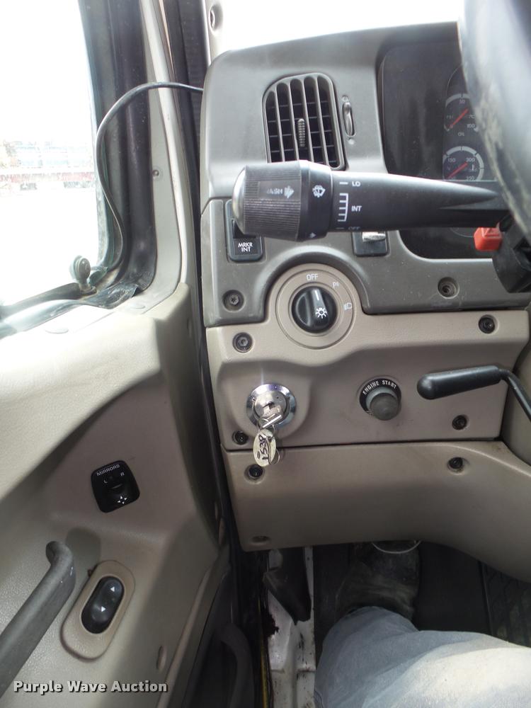 image for item DA0674 2006 Sterling AT9500 semi truck