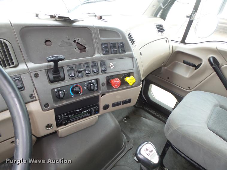 image for item DA0674 2006 Sterling AT9500 semi truck