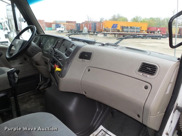 image for item DA0674 2006 Sterling AT9500 semi truck