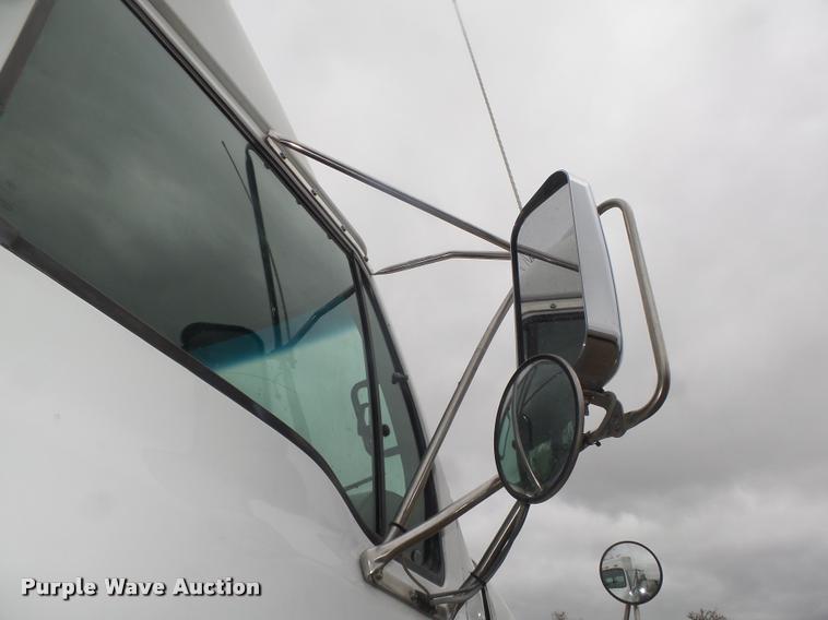 image for item DA0674 2006 Sterling AT9500 semi truck