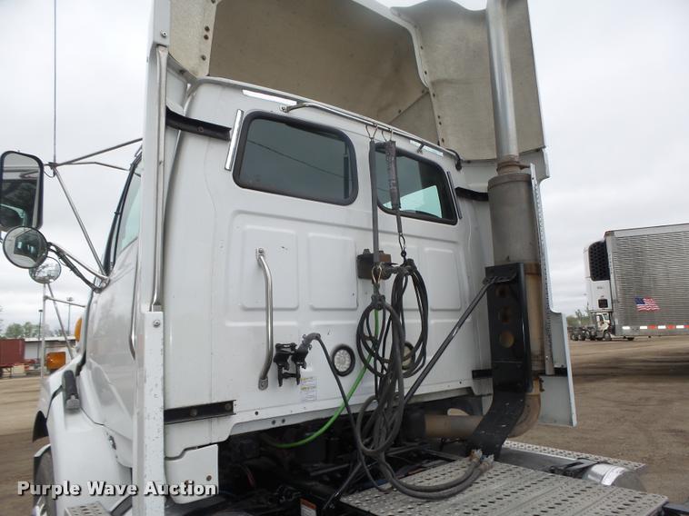 image for item DA0674 2006 Sterling AT9500 semi truck