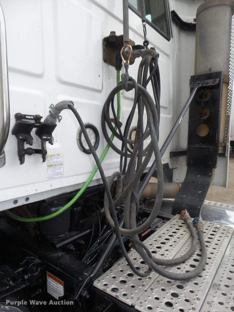 image for item DA0674 2006 Sterling AT9500 semi truck