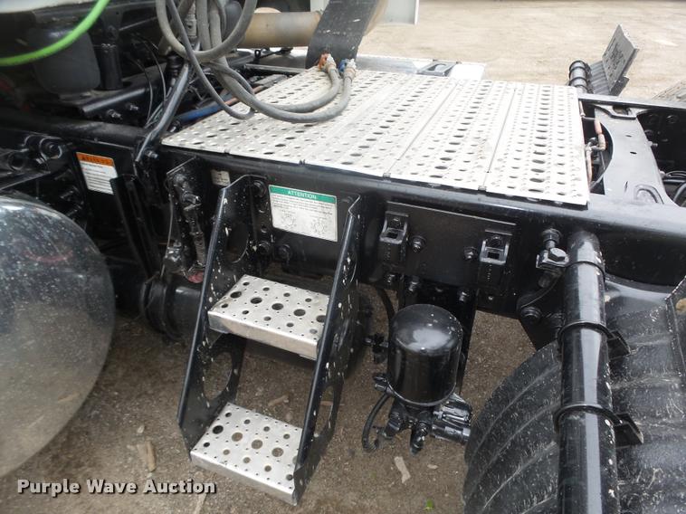 image for item DA0674 2006 Sterling AT9500 semi truck