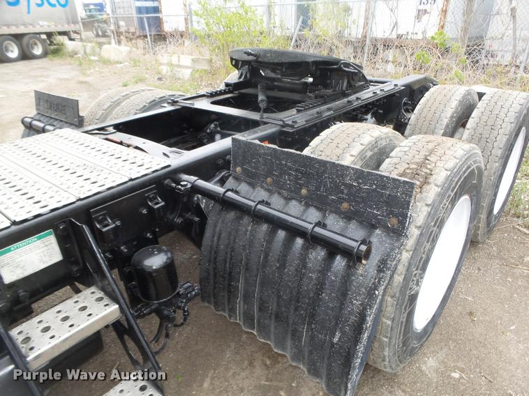 image for item DA0674 2006 Sterling AT9500 semi truck