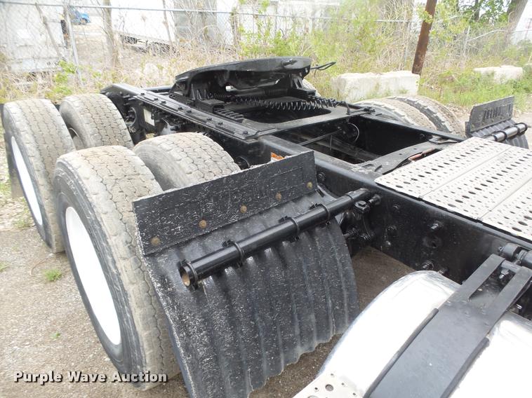 image for item DA0674 2006 Sterling AT9500 semi truck