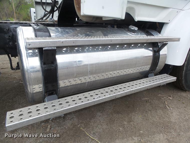 image for item DA0674 2006 Sterling AT9500 semi truck