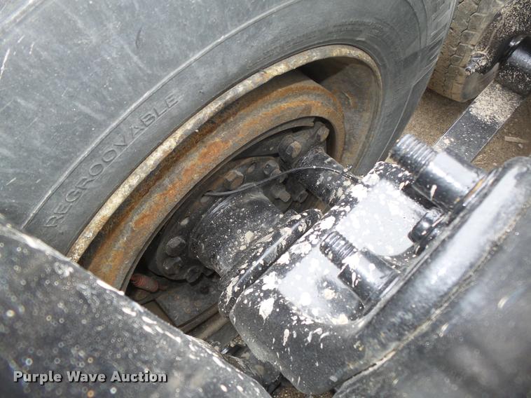 image for item DA0674 2006 Sterling AT9500 semi truck