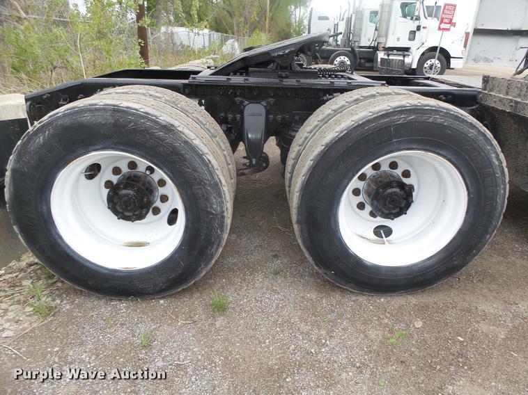 image for item DA0674 2006 Sterling AT9500 semi truck