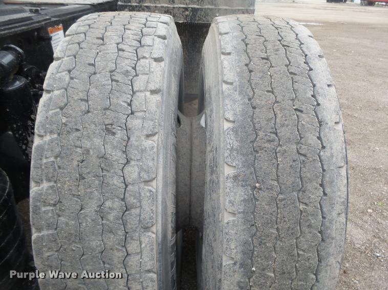 image for item DA0674 2006 Sterling AT9500 semi truck