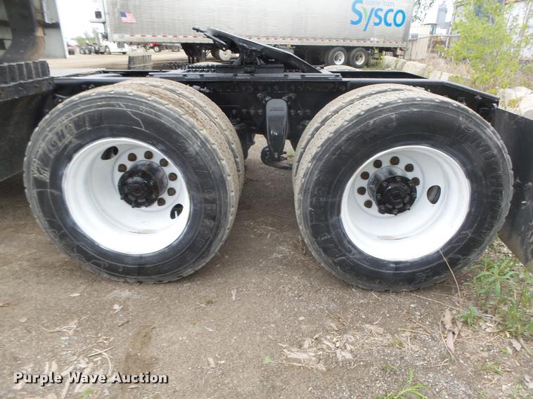 image for item DA0674 2006 Sterling AT9500 semi truck