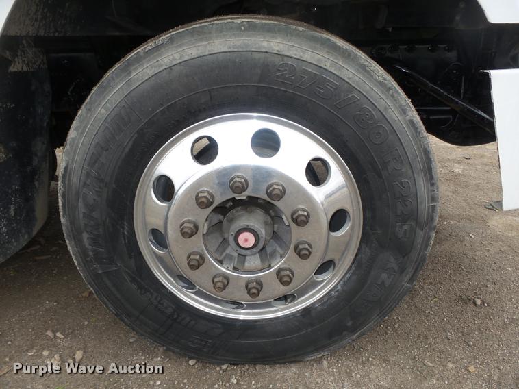 image for item DA0674 2006 Sterling AT9500 semi truck