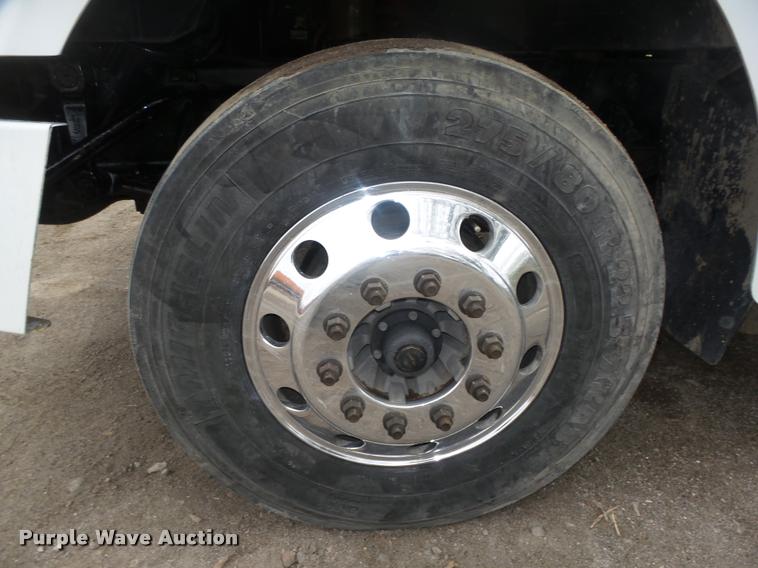 image for item DA0674 2006 Sterling AT9500 semi truck