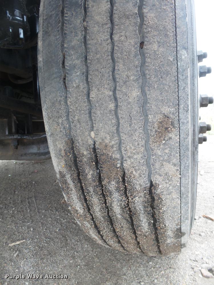 image for item DA0674 2006 Sterling AT9500 semi truck