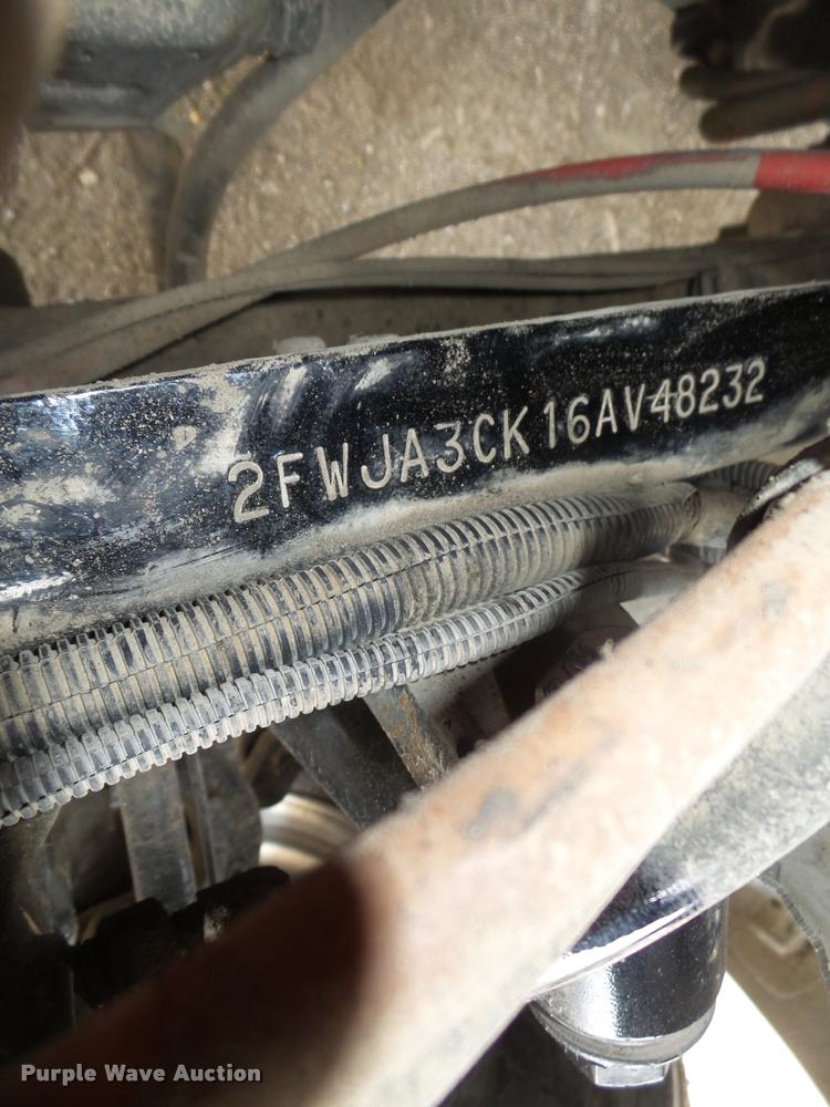 image for item DA0674 2006 Sterling AT9500 semi truck