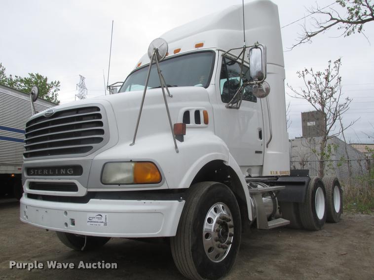 image for item DA0675 2006 Sterling AT9500 semi truck