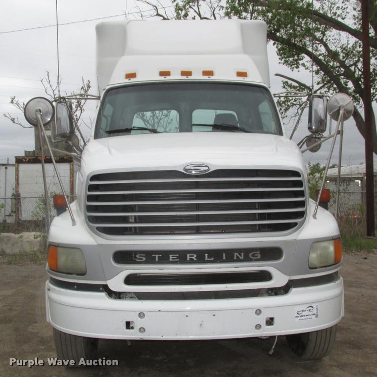 image for item DA0675 2006 Sterling AT9500 semi truck