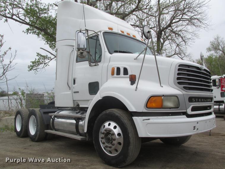 image for item DA0675 2006 Sterling AT9500 semi truck