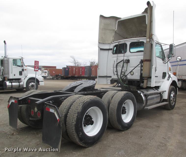 image for item DA0675 2006 Sterling AT9500 semi truck