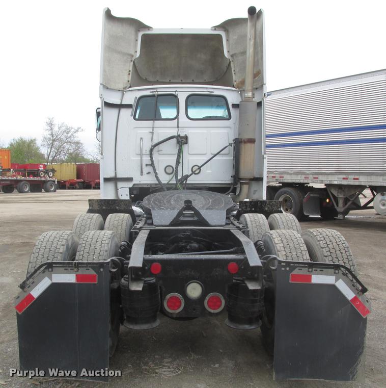 image for item DA0675 2006 Sterling AT9500 semi truck