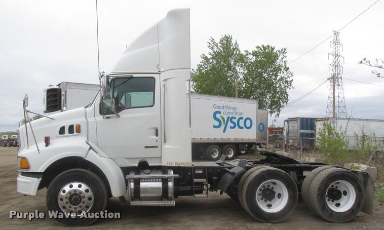 image for item DA0675 2006 Sterling AT9500 semi truck