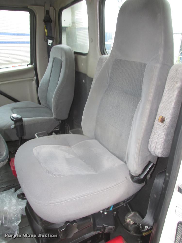 image for item DA0675 2006 Sterling AT9500 semi truck