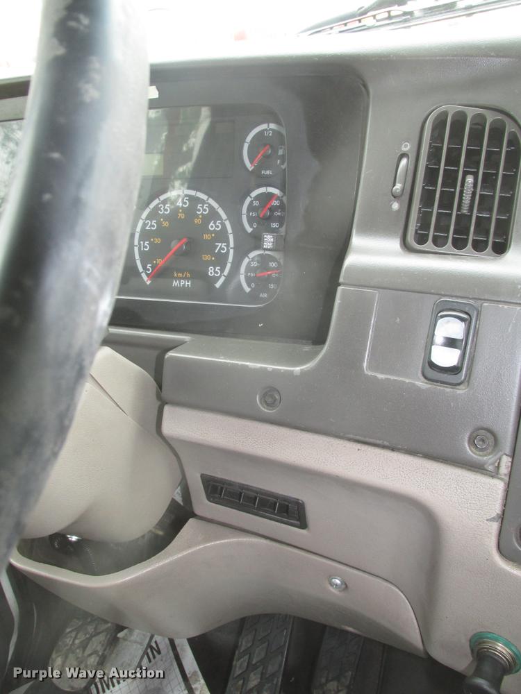 image for item DA0675 2006 Sterling AT9500 semi truck