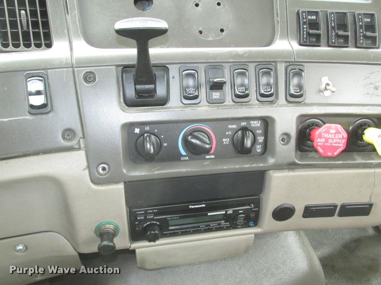 image for item DA0675 2006 Sterling AT9500 semi truck