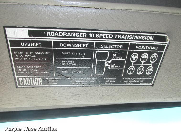 image for item DA0675 2006 Sterling AT9500 semi truck