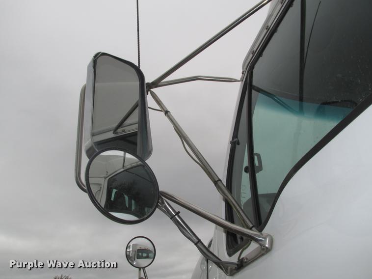 image for item DA0675 2006 Sterling AT9500 semi truck