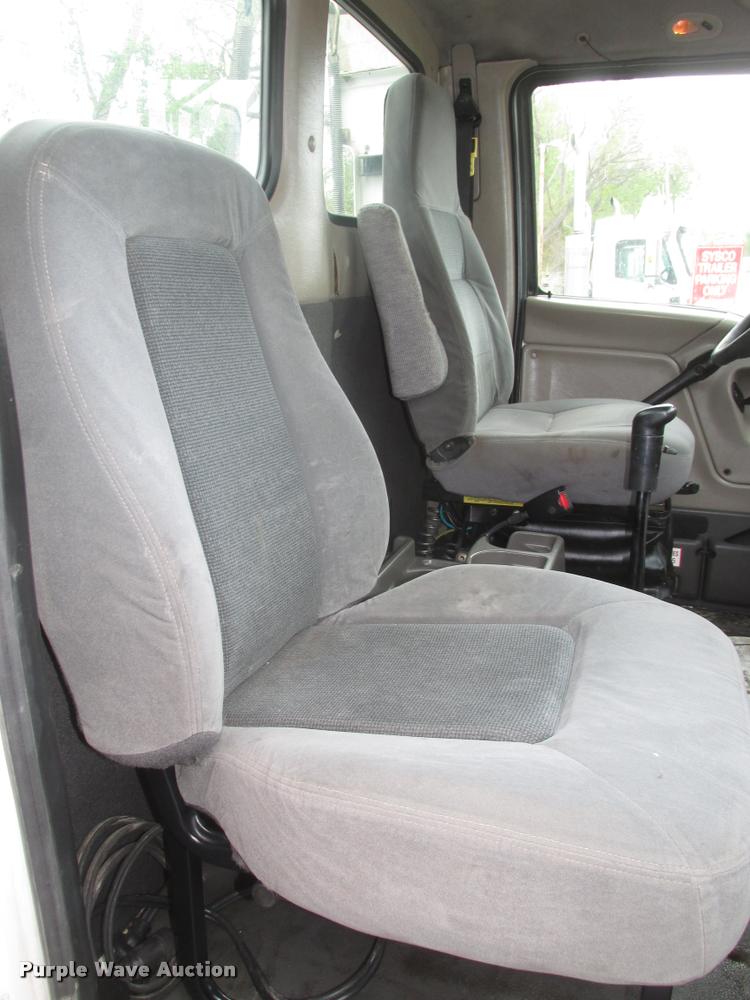 image for item DA0675 2006 Sterling AT9500 semi truck