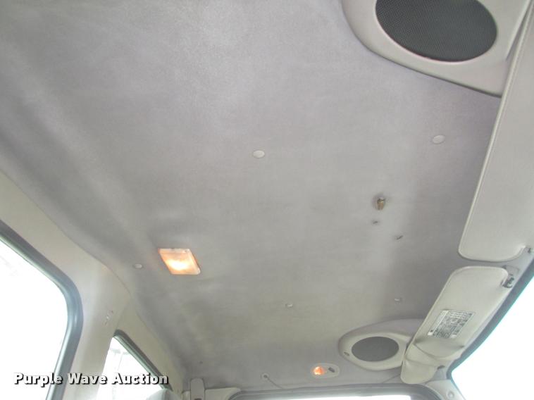 image for item DA0675 2006 Sterling AT9500 semi truck