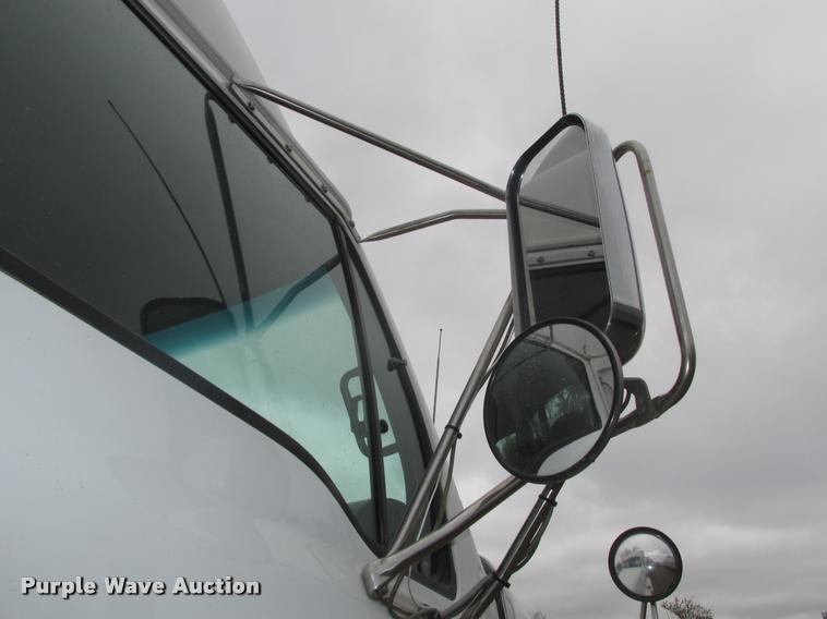 image for item DA0675 2006 Sterling AT9500 semi truck