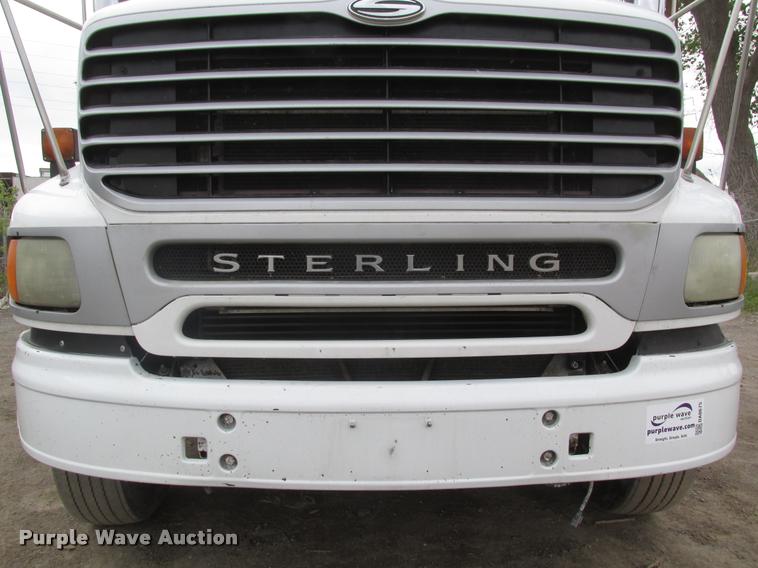 image for item DA0675 2006 Sterling AT9500 semi truck