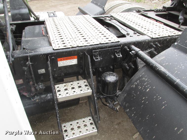 image for item DA0675 2006 Sterling AT9500 semi truck