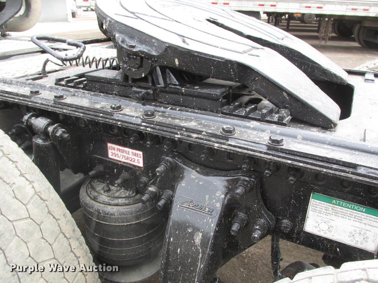 image for item DA0675 2006 Sterling AT9500 semi truck