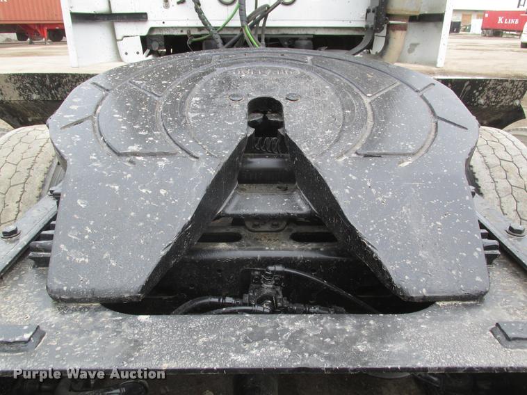 image for item DA0675 2006 Sterling AT9500 semi truck