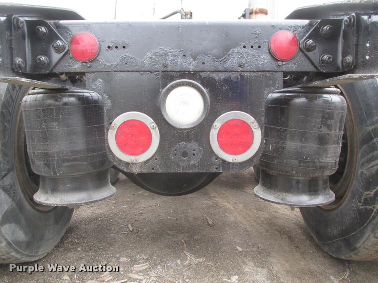 image for item DA0675 2006 Sterling AT9500 semi truck