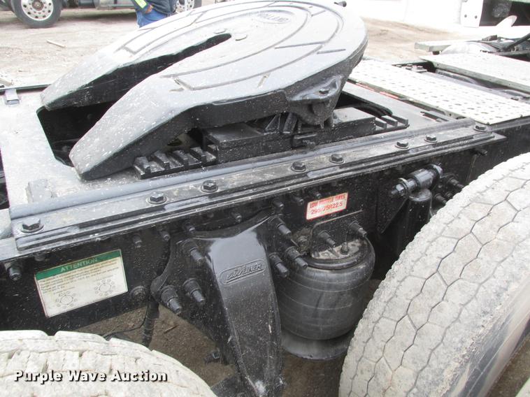 image for item DA0675 2006 Sterling AT9500 semi truck