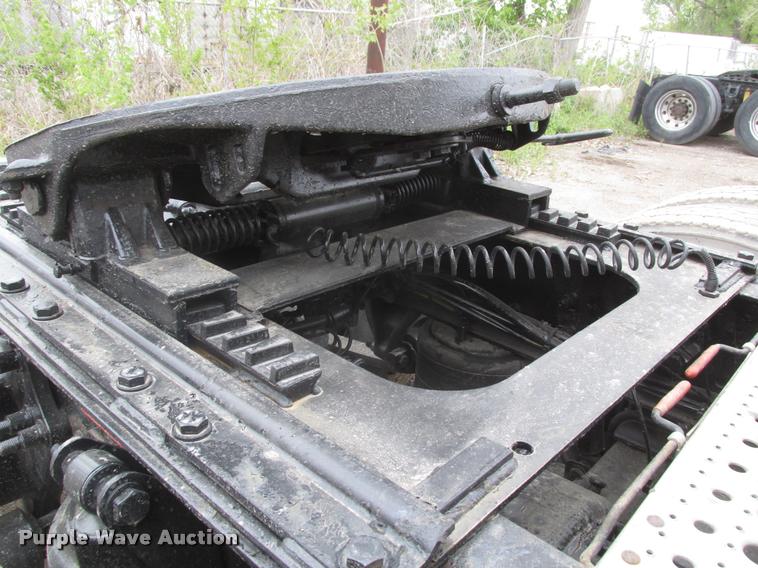 image for item DA0675 2006 Sterling AT9500 semi truck