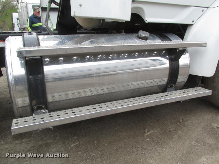 image for item DA0675 2006 Sterling AT9500 semi truck