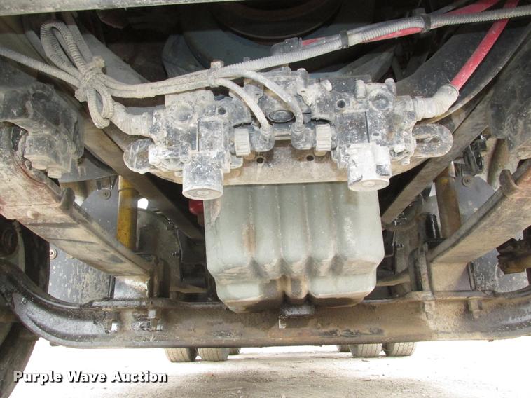 image for item DA0675 2006 Sterling AT9500 semi truck