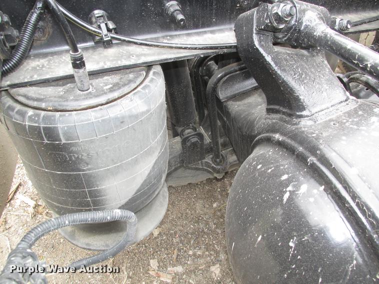 image for item DA0675 2006 Sterling AT9500 semi truck