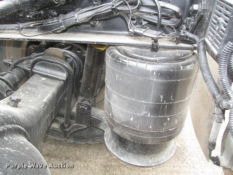 image for item DA0675 2006 Sterling AT9500 semi truck