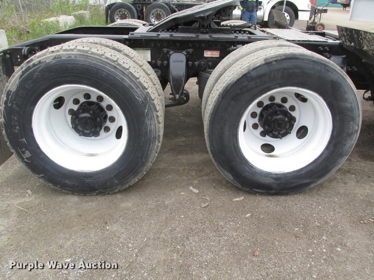 image for item DA0675 2006 Sterling AT9500 semi truck