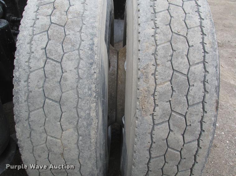 image for item DA0675 2006 Sterling AT9500 semi truck