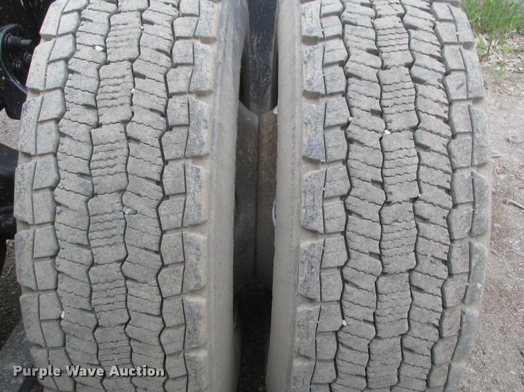 image for item DA0675 2006 Sterling AT9500 semi truck