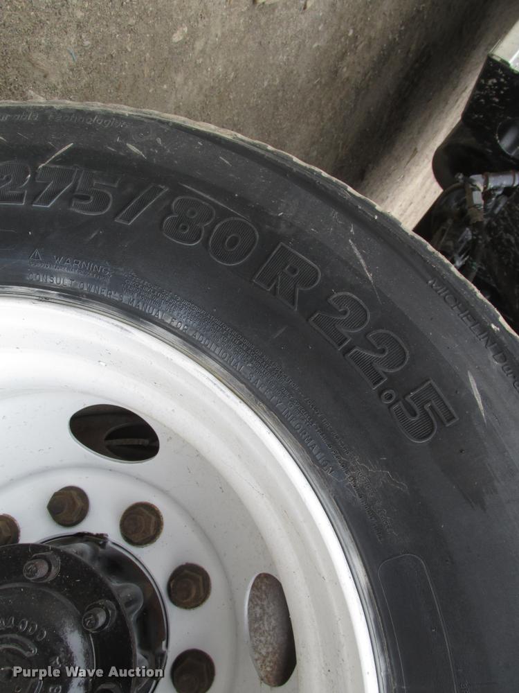 image for item DA0675 2006 Sterling AT9500 semi truck