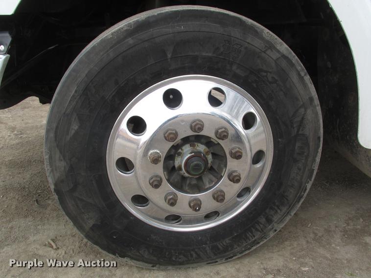 image for item DA0675 2006 Sterling AT9500 semi truck