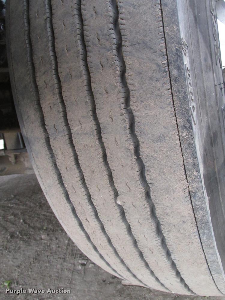 image for item DA0675 2006 Sterling AT9500 semi truck