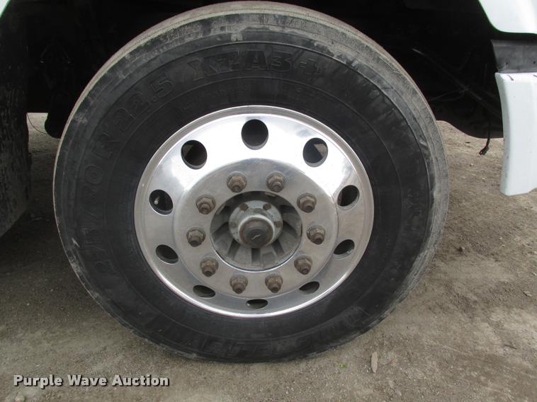 image for item DA0675 2006 Sterling AT9500 semi truck